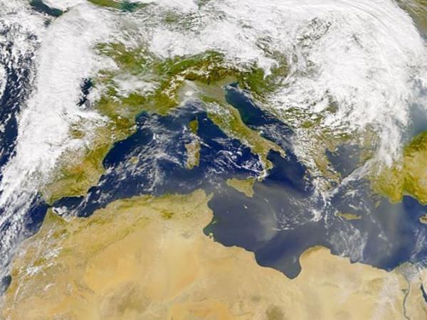 Satellitenbild des Saharastaubes 2000